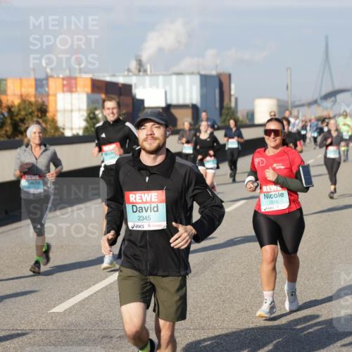 03.10.2025 - Köhlbrandbrückenlauf Jannik Wohlers http://msf.ph/oto/9093048 03.10.2025 10:00:19 Position 3 50, 2345, 3310 meine-sportfotos.de