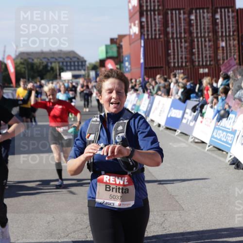 03.10.2025 - Köhlbrandbrückenlauf Jannik Wohlers http://msf.ph/oto/9093051 03.10.2025 13:20:07 Ziel 4402, 4433, 4565, 4721, 5037, 5175, 5328, 5456, 5481, 5656, 5657, 5658, 6589, 6649 meine-sportfotos.de