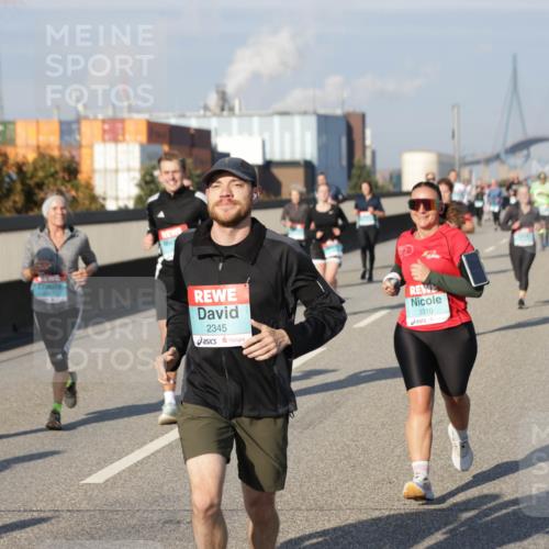 03.10.2025 - Köhlbrandbrückenlauf Jannik Wohlers http://msf.ph/oto/9093052 03.10.2025 10:00:20 Position 3 2345, 3310 meine-sportfotos.de