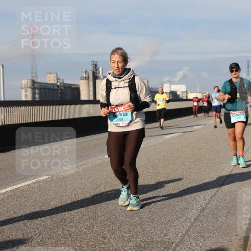 03.10.2025 - Köhlbrandbrückenlauf Lena Gebhardt http://msf.ph/oto/9093055 03.10.2025 10:08:36 Position 2 2058 meine-sportfotos.de