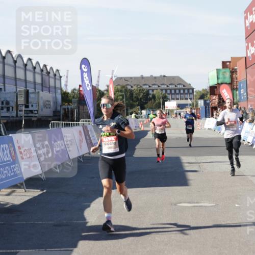 03.10.2025 - Köhlbrandbrückenlauf Jannik Wohlers http://msf.ph/oto/9093060 03.10.2025 12:54:32 Ziel 4023, 4060, 4106, 4209 meine-sportfotos.de
