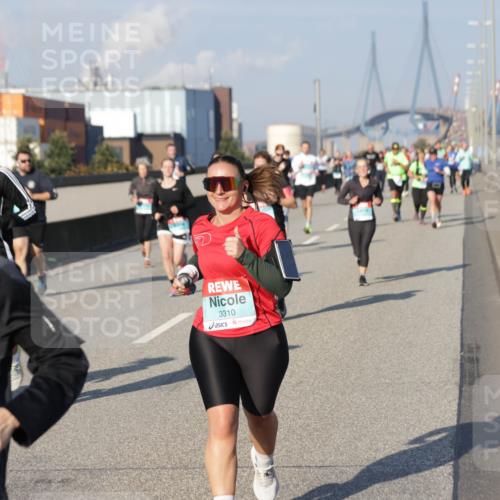 03.10.2025 - Köhlbrandbrückenlauf Jannik Wohlers http://msf.ph/oto/9093063 03.10.2025 10:00:20 Position 3 2345, 3310 meine-sportfotos.de