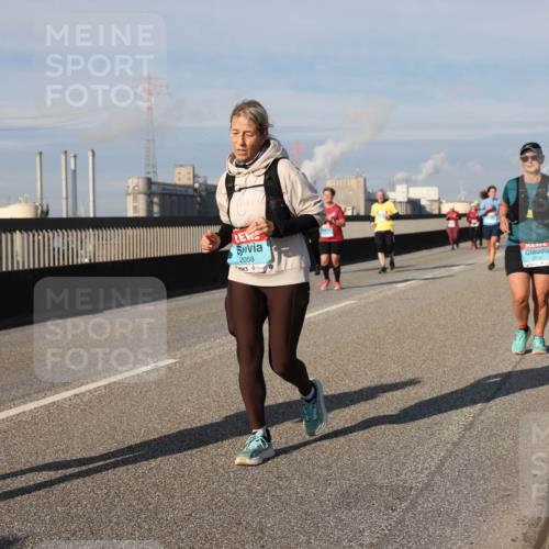 03.10.2025 - Köhlbrandbrückenlauf Lena Gebhardt http://msf.ph/oto/9093068 03.10.2025 10:08:36 Position 2 2058 meine-sportfotos.de