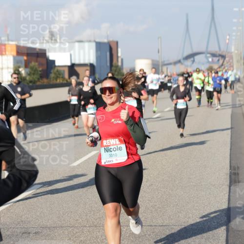 03.10.2025 - Köhlbrandbrückenlauf Jannik Wohlers http://msf.ph/oto/9093070 03.10.2025 10:00:20 Position 3 45, 3310 meine-sportfotos.de