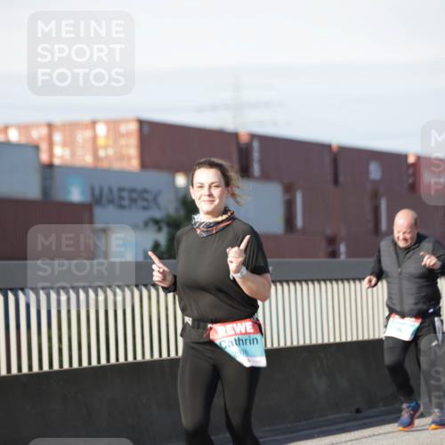 03.10.2025 - Köhlbrandbrückenlauf Jannik Wohlers http://msf.ph/oto/9093076 03.10.2025 10:11:57 Position 3 2976 meine-sportfotos.de