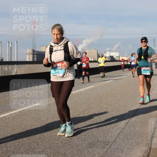 03.10.2025 - Köhlbrandbrückenlauf Lena Gebhardt http://msf.ph/oto/9093082 03.10.2025 10:08:36 Position 2 2058, 2820 meine-sportfotos.de