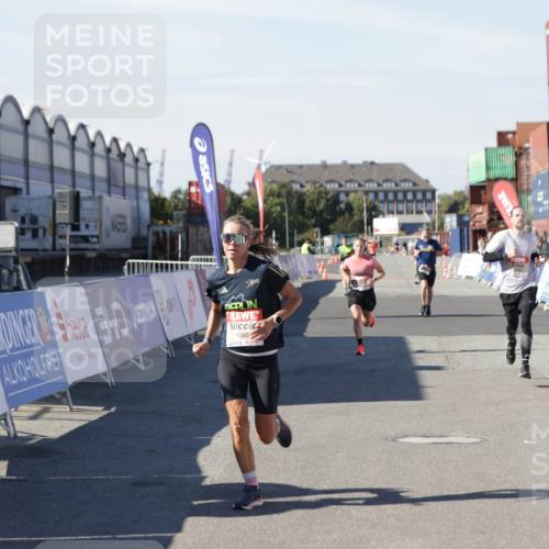 03.10.2025 - Köhlbrandbrückenlauf Jannik Wohlers http://msf.ph/oto/9093084 03.10.2025 12:54:32 Ziel 4023, 4060, 4106, 4209 meine-sportfotos.de