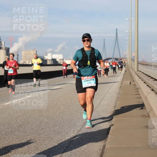 03.10.2025 - Köhlbrandbrückenlauf Lena Gebhardt http://msf.ph/oto/9093088 03.10.2025 10:08:37 Position 2 2830 meine-sportfotos.de