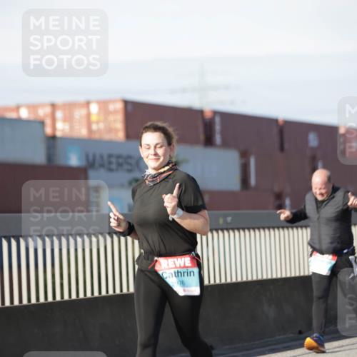 03.10.2025 - Köhlbrandbrückenlauf Jannik Wohlers http://msf.ph/oto/9093089 03.10.2025 10:11:57 Position 3 2976 meine-sportfotos.de