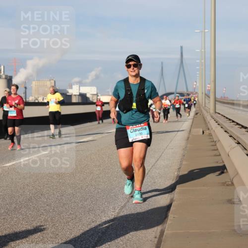 03.10.2025 - Köhlbrandbrückenlauf Lena Gebhardt http://msf.ph/oto/9093097 03.10.2025 10:08:37 Position 2 2830 meine-sportfotos.de