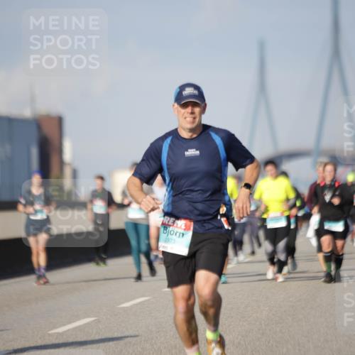 03.10.2025 - Köhlbrandbrückenlauf Jannik Wohlers http://msf.ph/oto/9093112 03.10.2025 10:11:59 Position 3 2973 meine-sportfotos.de