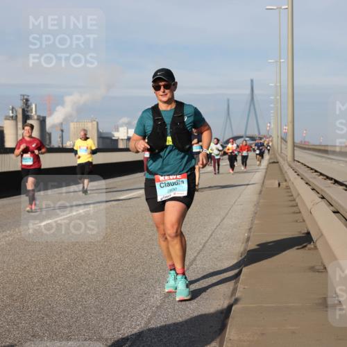03.10.2025 - Köhlbrandbrückenlauf Lena Gebhardt http://msf.ph/oto/9093118 03.10.2025 10:08:37 Position 2 2830 meine-sportfotos.de