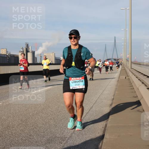 03.10.2025 - Köhlbrandbrückenlauf Lena Gebhardt http://msf.ph/oto/9093130 03.10.2025 10:08:38 Position 2 2830 meine-sportfotos.de