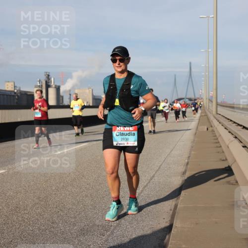 03.10.2025 - Köhlbrandbrückenlauf Lena Gebhardt http://msf.ph/oto/9093136 03.10.2025 10:08:38 Position 2 2830 meine-sportfotos.de