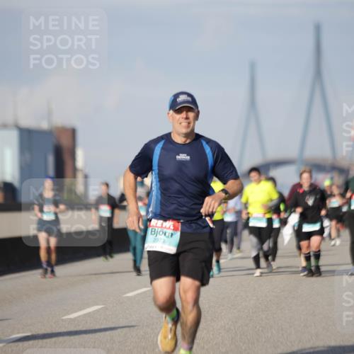 03.10.2025 - Köhlbrandbrückenlauf Jannik Wohlers http://msf.ph/oto/9093137 03.10.2025 10:11:59 Position 3 2973 meine-sportfotos.de