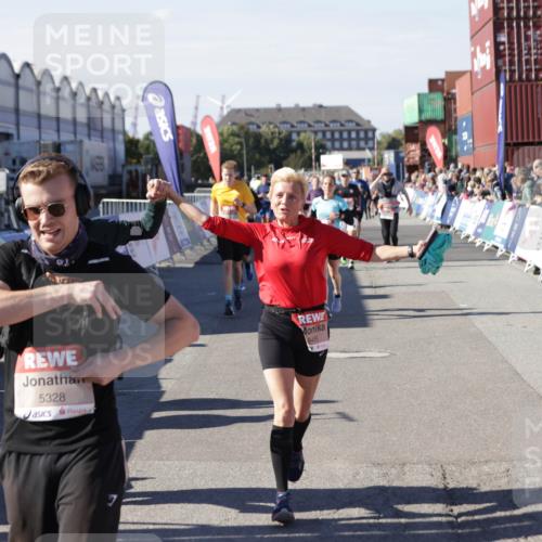 03.10.2025 - Köhlbrandbrückenlauf Jannik Wohlers http://msf.ph/oto/9093145 03.10.2025 13:20:08 Ziel 4402, 4433, 4565, 4721, 4779, 5037, 5175, 5328, 5456, 5481, 5658, 6589, 6649 meine-sportfotos.de