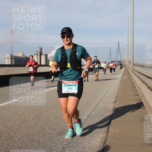 03.10.2025 - Köhlbrandbrückenlauf Lena Gebhardt http://msf.ph/oto/9093149 03.10.2025 10:08:38 Position 2 2830 meine-sportfotos.de