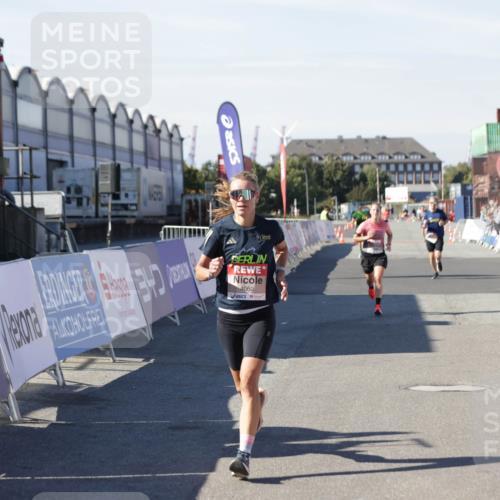 03.10.2025 - Köhlbrandbrückenlauf Jannik Wohlers http://msf.ph/oto/9093150 03.10.2025 12:54:32 Ziel 4023, 4060, 4106, 4209 meine-sportfotos.de