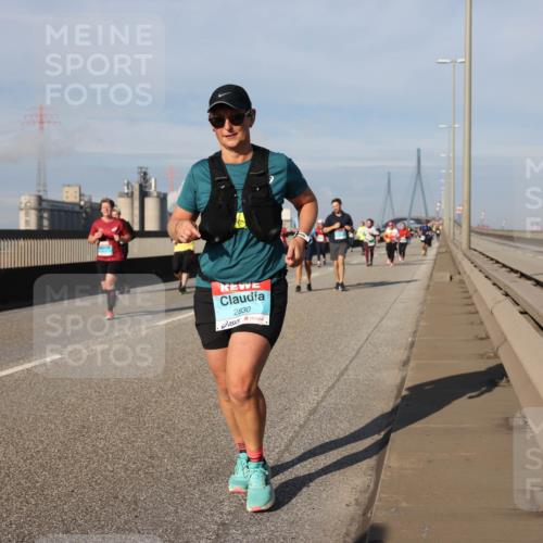 03.10.2025 - Köhlbrandbrückenlauf Lena Gebhardt http://msf.ph/oto/9093156 03.10.2025 10:08:38 Position 2 2830 meine-sportfotos.de