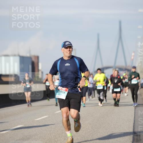 03.10.2025 - Köhlbrandbrückenlauf Jannik Wohlers http://msf.ph/oto/9093165 03.10.2025 10:12:00 Position 3 2973 meine-sportfotos.de