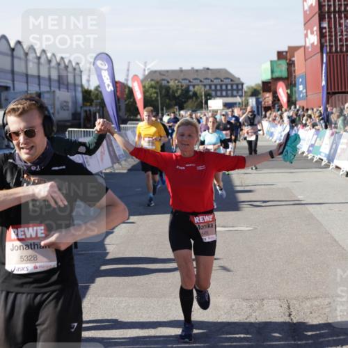 03.10.2025 - Köhlbrandbrückenlauf Jannik Wohlers http://msf.ph/oto/9093166 03.10.2025 13:20:09 Ziel 4397, 4402, 4433, 4565, 4721, 4779, 5037, 5175, 5328, 5456, 5481, 6589, 6649 meine-sportfotos.de