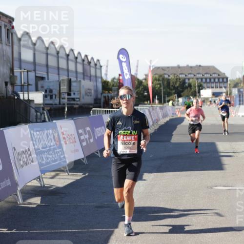 03.10.2025 - Köhlbrandbrückenlauf Jannik Wohlers http://msf.ph/oto/9093172 03.10.2025 12:54:32 Ziel 4023, 4060, 4106, 4209 meine-sportfotos.de