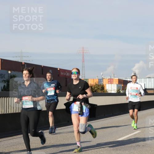 03.10.2025 - Köhlbrandbrückenlauf Jannik Wohlers http://msf.ph/oto/9093176 03.10.2025 10:00:28 Position 3 2064, 2368, 2454 meine-sportfotos.de