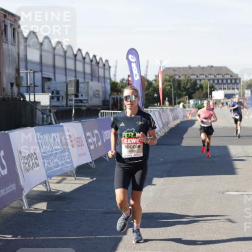 03.10.2025 - Köhlbrandbrückenlauf Jannik Wohlers http://msf.ph/oto/9093178 03.10.2025 12:54:32 Ziel 4023, 4060, 4106, 4209 meine-sportfotos.de