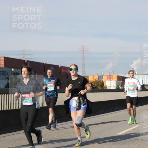 03.10.2025 - Köhlbrandbrückenlauf Jannik Wohlers http://msf.ph/oto/9093184 03.10.2025 10:00:28 Position 3 2064, 2454 meine-sportfotos.de