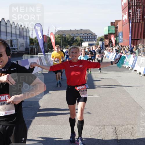 03.10.2025 - Köhlbrandbrückenlauf Jannik Wohlers http://msf.ph/oto/9093195 03.10.2025 13:20:09 Ziel 4397, 4402, 4433, 4565, 4721, 4779, 5037, 5175, 5328, 5456, 5481, 6589, 6649 meine-sportfotos.de
