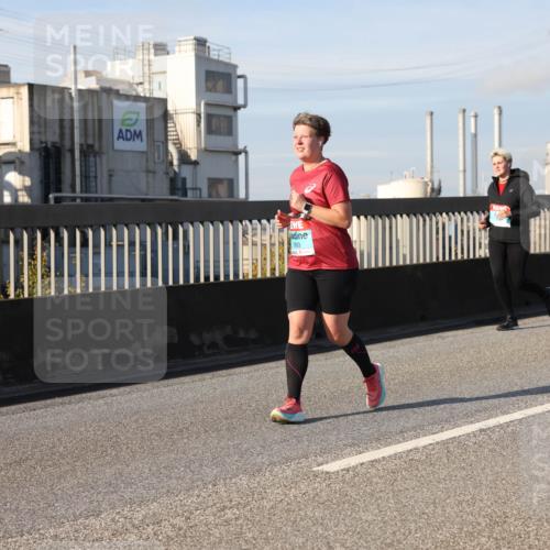 03.10.2025 - Köhlbrandbrückenlauf Lena Gebhardt http://msf.ph/oto/9093204 03.10.2025 10:08:40 Position 2 3663 meine-sportfotos.de