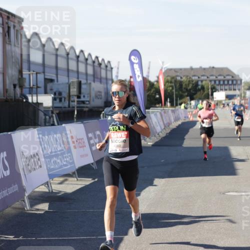 03.10.2025 - Köhlbrandbrückenlauf Jannik Wohlers http://msf.ph/oto/9093206 03.10.2025 12:54:33 Ziel 4023, 4060, 4106, 4209, 6683 meine-sportfotos.de