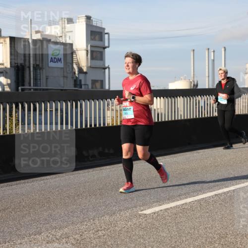 03.10.2025 - Köhlbrandbrückenlauf Lena Gebhardt http://msf.ph/oto/9093209 03.10.2025 10:08:40 Position 2 3663 meine-sportfotos.de