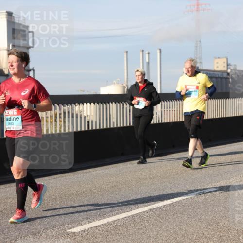 03.10.2025 - Köhlbrandbrückenlauf Lena Gebhardt http://msf.ph/oto/9093217 03.10.2025 10:08:41 Position 2 3663 meine-sportfotos.de