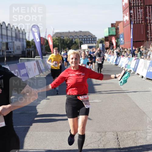 03.10.2025 - Köhlbrandbrückenlauf Jannik Wohlers http://msf.ph/oto/9093223 03.10.2025 13:20:09 Ziel 4397, 4402, 4433, 4565, 4721, 4779, 5037, 5175, 5328, 5456, 5481, 6589, 6649 meine-sportfotos.de