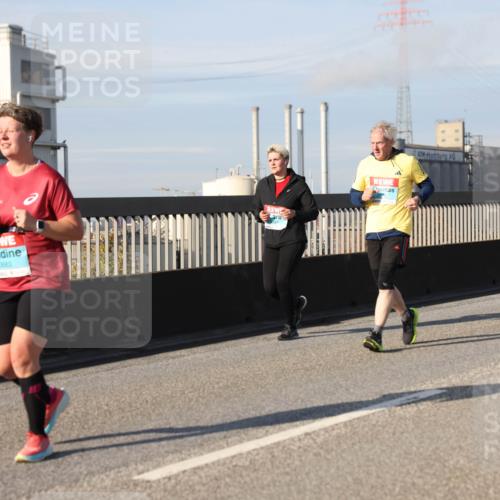 03.10.2025 - Köhlbrandbrückenlauf Lena Gebhardt http://msf.ph/oto/9093226 03.10.2025 10:08:41 Position 2 3663 meine-sportfotos.de