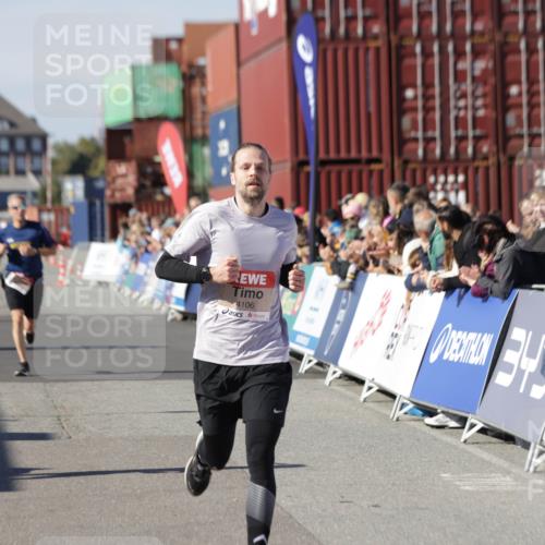 03.10.2025 - Köhlbrandbrückenlauf Jannik Wohlers http://msf.ph/oto/9093228 03.10.2025 12:54:33 Ziel 4023, 4060, 4106, 4209, 6683 meine-sportfotos.de