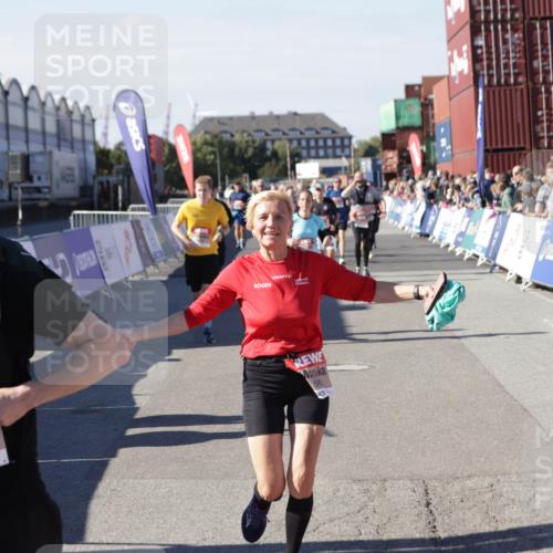03.10.2025 - Köhlbrandbrückenlauf Jannik Wohlers http://msf.ph/oto/9093234 03.10.2025 13:20:09 Ziel 4397, 4402, 4433, 4565, 4721, 4779, 5037, 5175, 5328, 5456, 5481, 6589, 6649 meine-sportfotos.de