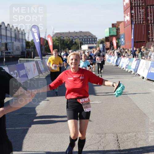 03.10.2025 - Köhlbrandbrückenlauf Jannik Wohlers http://msf.ph/oto/9093242 03.10.2025 13:20:09 Ziel 4397, 4402, 4433, 4565, 4721, 4779, 5037, 5175, 5328, 5456, 5481, 6589, 6649 meine-sportfotos.de