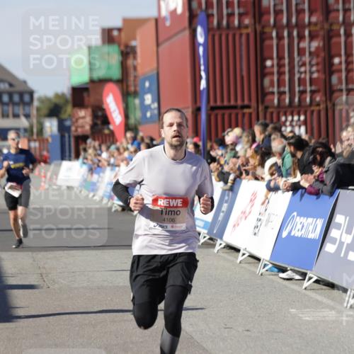 03.10.2025 - Köhlbrandbrückenlauf Jannik Wohlers http://msf.ph/oto/9093248 03.10.2025 12:54:34 Ziel 4023, 4060, 4106, 4209, 6683 meine-sportfotos.de