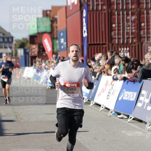 03.10.2025 - Köhlbrandbrückenlauf Jannik Wohlers http://msf.ph/oto/9093255 03.10.2025 12:54:34 Ziel 4023, 4060, 4106, 4209, 6683 meine-sportfotos.de