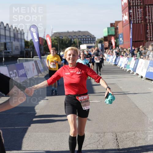 03.10.2025 - Köhlbrandbrückenlauf Jannik Wohlers http://msf.ph/oto/9093258 03.10.2025 13:20:09 Ziel 4397, 4402, 4433, 4565, 4721, 4779, 5037, 5175, 5328, 5456, 5481, 6589, 6649 meine-sportfotos.de
