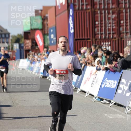 03.10.2025 - Köhlbrandbrückenlauf Jannik Wohlers http://msf.ph/oto/9093263 03.10.2025 12:54:34 Ziel 4023, 4060, 4106, 4209, 6683 meine-sportfotos.de