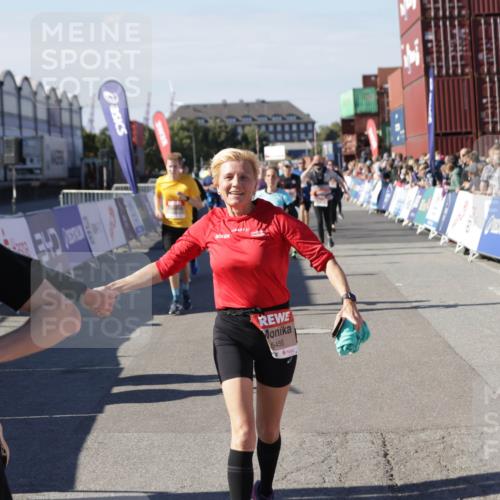 03.10.2025 - Köhlbrandbrückenlauf Jannik Wohlers http://msf.ph/oto/9093267 03.10.2025 13:20:09 Ziel 4397, 4402, 4433, 4565, 4721, 4779, 5037, 5175, 5328, 5456, 5481, 6589, 6649 meine-sportfotos.de