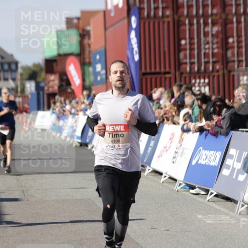 03.10.2025 - Köhlbrandbrückenlauf Jannik Wohlers http://msf.ph/oto/9093274 03.10.2025 12:54:34 Ziel 4023, 4060, 4106, 4209, 6683 meine-sportfotos.de