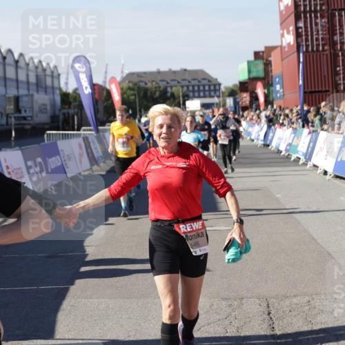 03.10.2025 - Köhlbrandbrückenlauf Jannik Wohlers http://msf.ph/oto/9093280 03.10.2025 13:20:09 Ziel 4397, 4402, 4433, 4565, 4721, 4779, 5037, 5175, 5328, 5456, 5481, 6589, 6649 meine-sportfotos.de