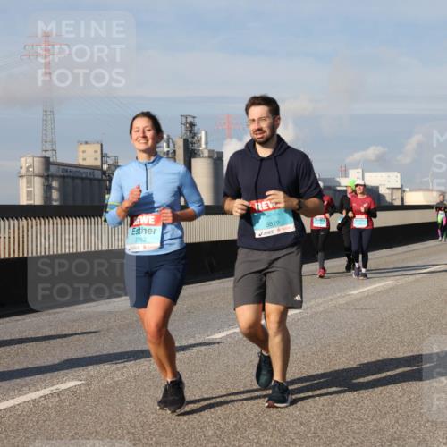 03.10.2025 - Köhlbrandbrückenlauf Lena Gebhardt http://msf.ph/oto/9093291 03.10.2025 10:08:42 Position 2 2763, 3819 meine-sportfotos.de