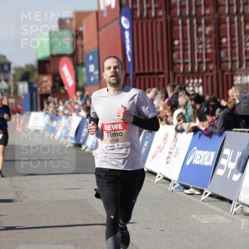 03.10.2025 - Köhlbrandbrückenlauf Jannik Wohlers http://msf.ph/oto/9093293 03.10.2025 12:54:34 Ziel 4023, 4060, 4106, 4209, 6683 meine-sportfotos.de