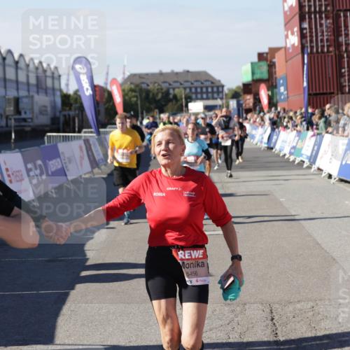 03.10.2025 - Köhlbrandbrückenlauf Jannik Wohlers http://msf.ph/oto/9093297 03.10.2025 13:20:09 Ziel 4397, 4402, 4433, 4565, 4721, 4779, 5037, 5175, 5328, 5456, 5481, 6589, 6649 meine-sportfotos.de