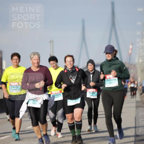 03.10.2025 - Köhlbrandbrückenlauf Jannik Wohlers http://msf.ph/oto/9093302 03.10.2025 10:12:06 Position 3 2436, 1963, 2271 meine-sportfotos.de
